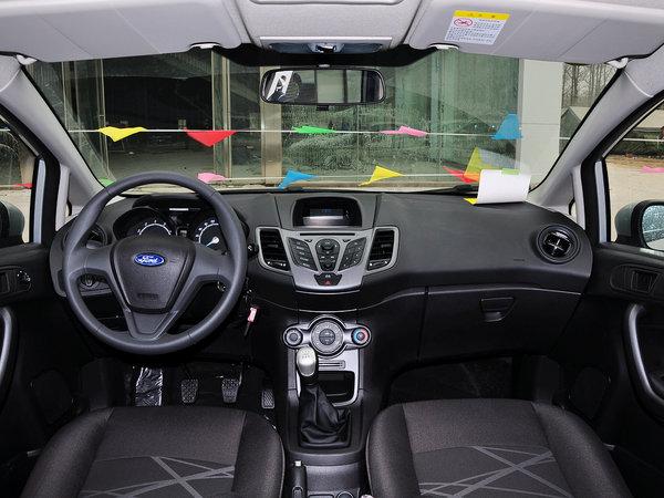 长安福特 三厢 1.5L 手动 中控台整体