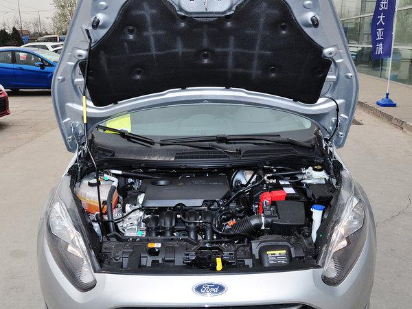 长安福特 三厢 1.5L 手动 发动机局部特写