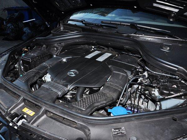 奔驰(进口) ML400 发动机主体特写