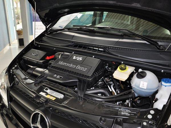 福建奔驰 3.0L 自动 发动机主体特写