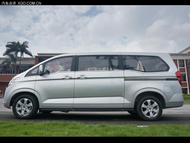 由微面晋级小巴曝五菱征程9座mpv内饰