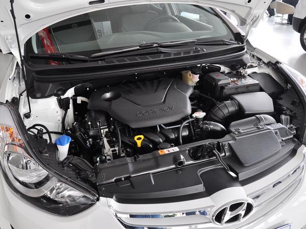 北京现代 1.6l 自动 发动机主体特写