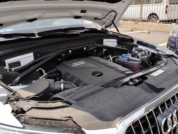 一汽奥迪 40 TFSI quattro 发动机主体特写