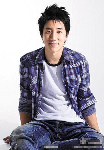 最高人民检察院官方微博通报了陈祖明(艺名:房祖名)涉嫌容留他人吸毒