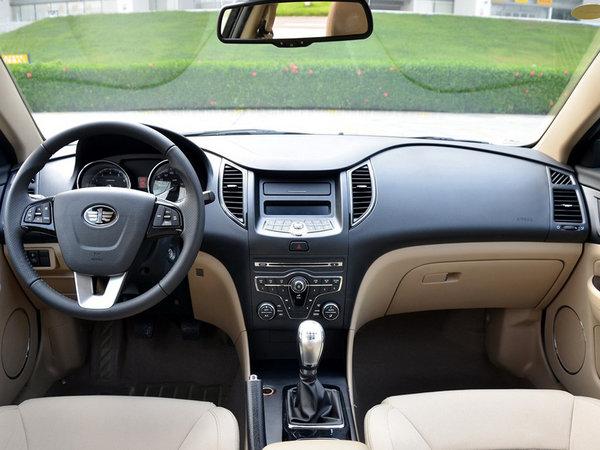 轴距为2675mm,相比旧款,新款奔腾b50的主要变化集中在前脸部分,采用的