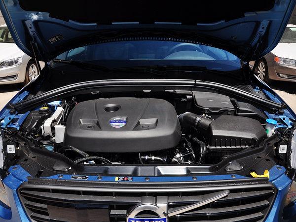 沃尔沃(进口) 2.0t 自动 发动机局部特写