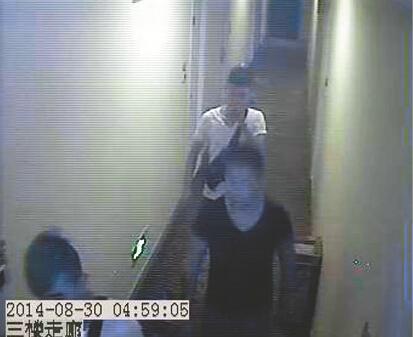 济南一女子陌陌色诱男子开房 多人当场捉奸20万私了