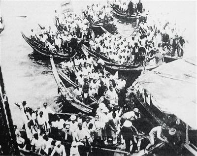 南洋华侨筹赈祖国难民总会(简称南侨总会)成立大会在南洋华侨中学礼堂