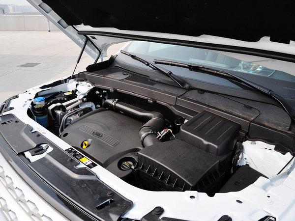 路虎 2.2t 自动 发动机主体特写