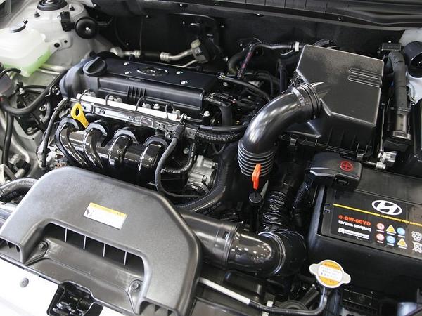 北京现代 1.6l 自动 发动机主体特写