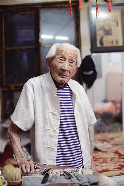 百岁剃头匠靖奎去世17岁学手艺一直做到95岁