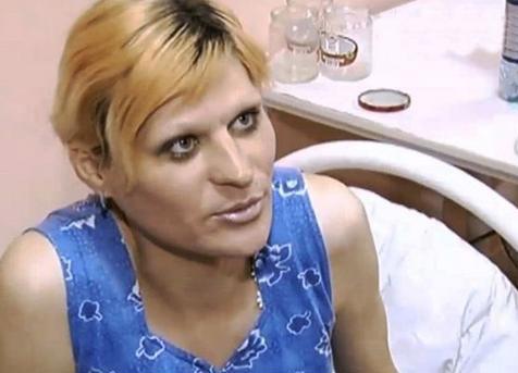 38岁俄男演员自残 满手鲜血求救邻居(图)