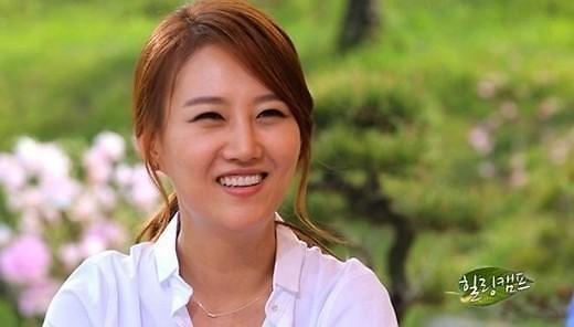 据韩国《亚洲经济》报道,韩国著名女歌手张润贞(官方译名:张允瀞)向亲