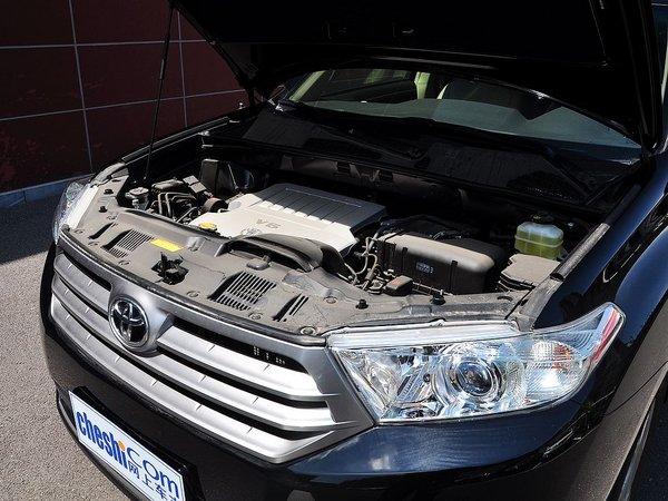 广汽丰田 3.5l 自动 发动机主体特写