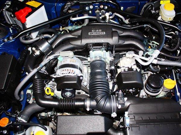 斯巴鲁 2.0l 自动 发动机主体特写