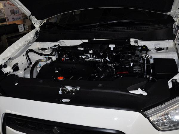 广汽三菱 2.0l 自动 发动机主体特写