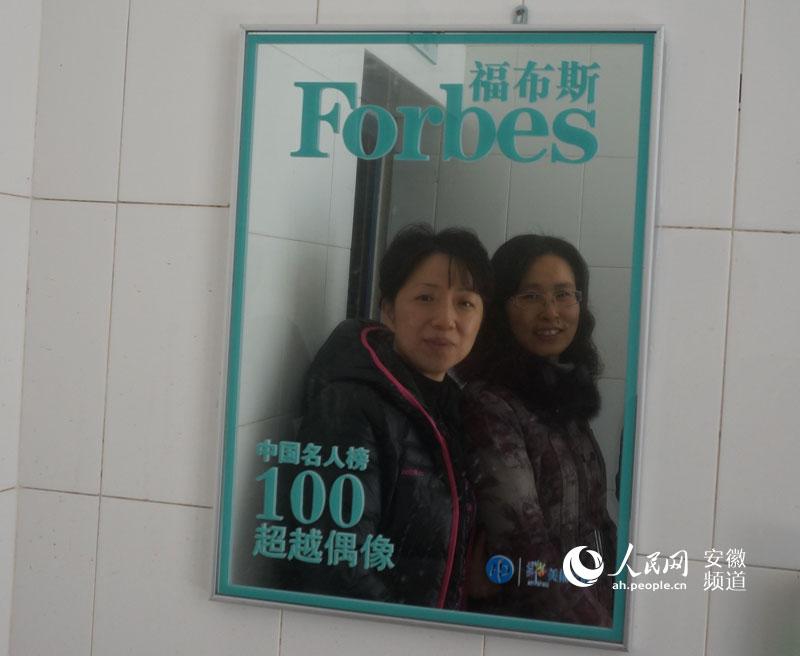 合肥一中现创意镜子: 学生照镜如上著名杂志封面