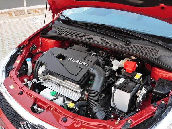 长安铃木 1.6l 自动 发动机主体特写