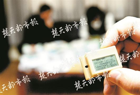 图文:考场内揪出多名枪手和违规考生