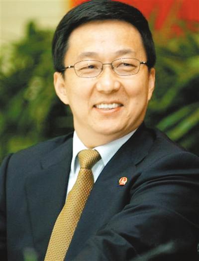 上海市委书记:重视服务群众的"最后一公里"