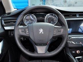 东风标致 1.8L 自动 方向盘整体