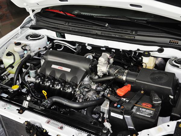 比亚迪 1.5L DCT 发动机主体特写