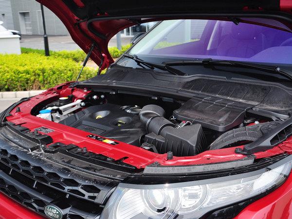 路虎 2.0T 发动机局部特写