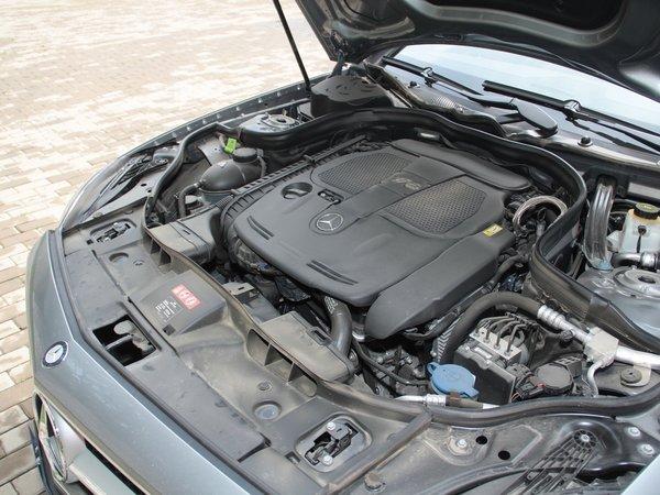 奔驰(进口) CLS350 3.5L 发动机主体特写