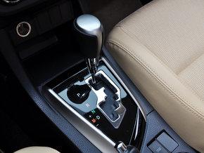 广汽丰田 1.6G-L CVT 挂档把手特写