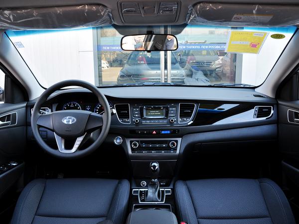 北京现代 1.8L 手动 中控台整体