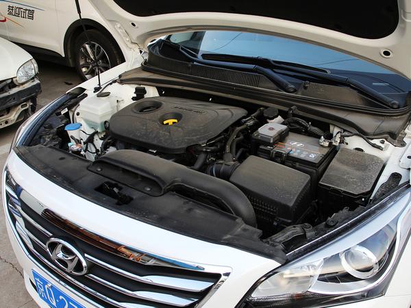 北京现代 1.8L 自动 发动机主体特写