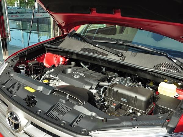 广汽丰田 2.7L 自动 发动机主体特写