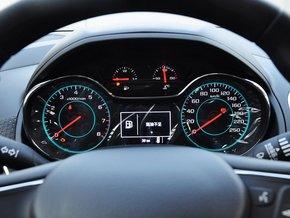 雪佛兰 1.5L 手动 方向盘后方仪表盘