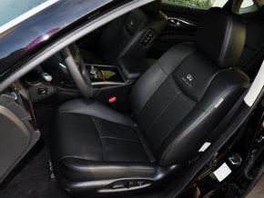 英菲尼迪 2.5L 自动 驾驶席座椅前45度视图