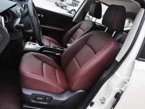 东风日产 2.0L CVT 驾驶席座椅前45度视图