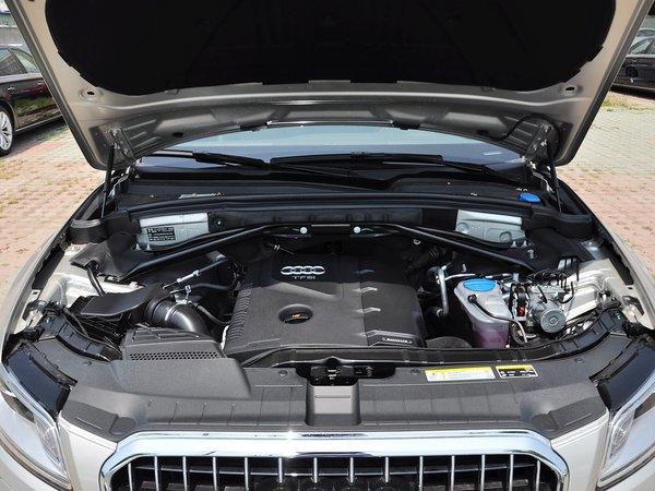 一汽奥迪 40 TFSI quattro 发动机局部特写