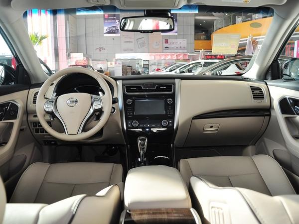 东风日产 公爵 2.5L XV 中控台整体