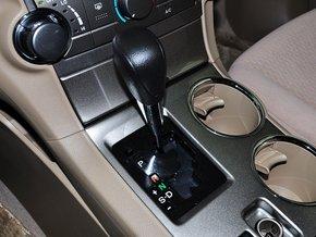 广汽丰田 3.5L 自动 挂档把手特写