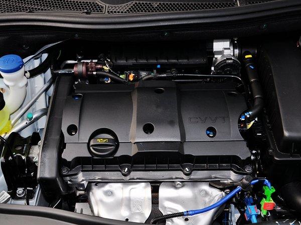 东风标致 1.6L 自动 发动机主体特写