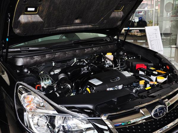 斯巴鲁 2.5i 发动机主体特写