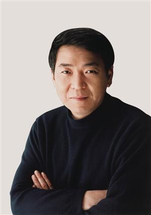 郑晓龙拍剧时爱嗑瓜子可能是缓解压力的方式图