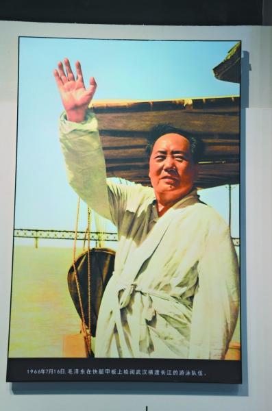 毛泽东最后一次畅游长江登艇照片亮相(图)