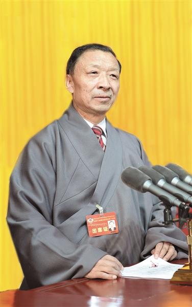 全国政协副主席,自治区政协主席帕巴拉·格列朗杰主持会议.