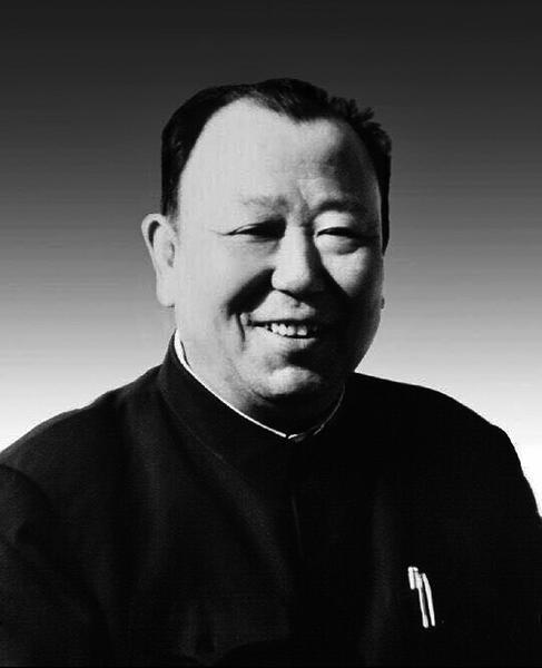 李昭习仲勋夫人齐心向家属表示慰问并送来花圈中国共产党的优秀党员