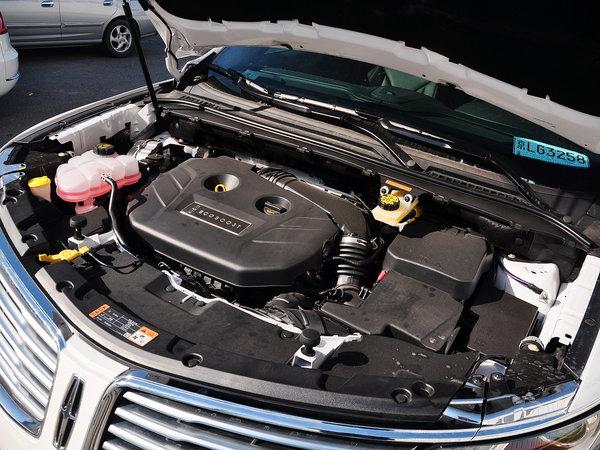 林肯 2.0T 自动 发动机主体特写