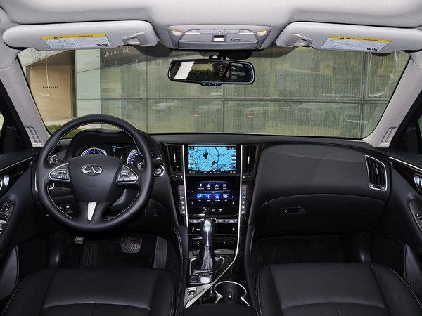 东风英菲尼迪 2.0T 中控台整体