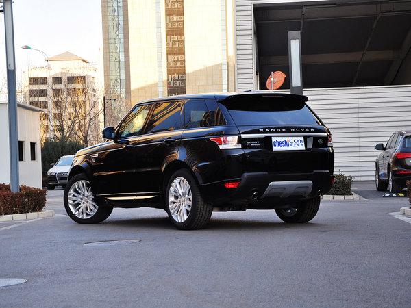 路虎 3.0 V6 车辆左后45度视角