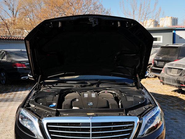 奔驰(进口) S 400 L 发动机局部特写