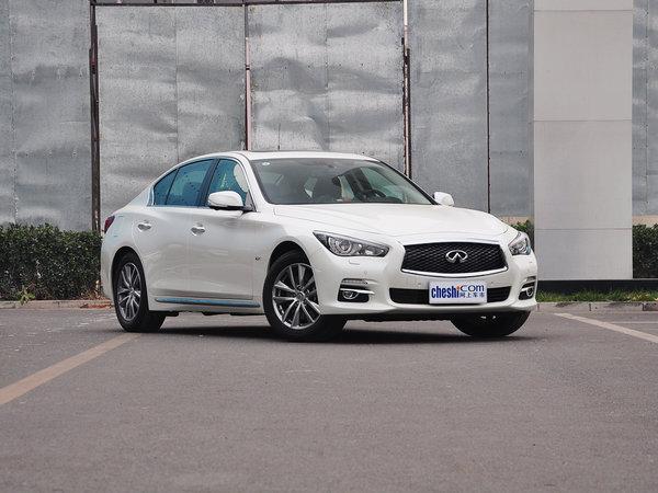 东风英菲尼迪 2.0T 车辆右侧45度角