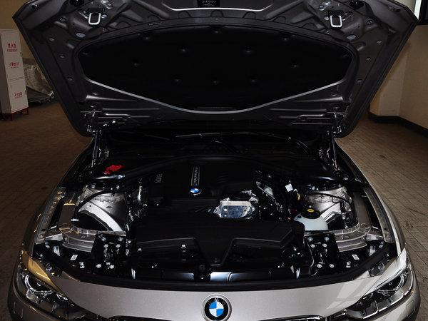 华晨宝马 320Li 发动机局部特写